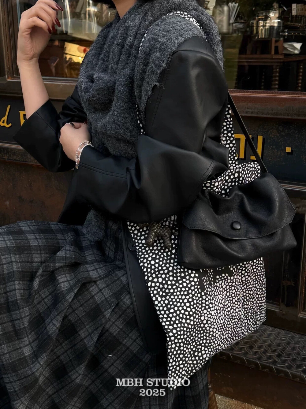 MBH Minimalist Flap Small Square Bag Versatile Commuter Crossbody Shoulder Bag with Strap
